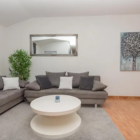 Tila Apartman