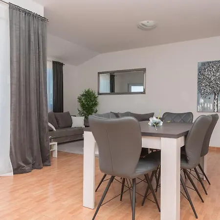 Tila Apartman